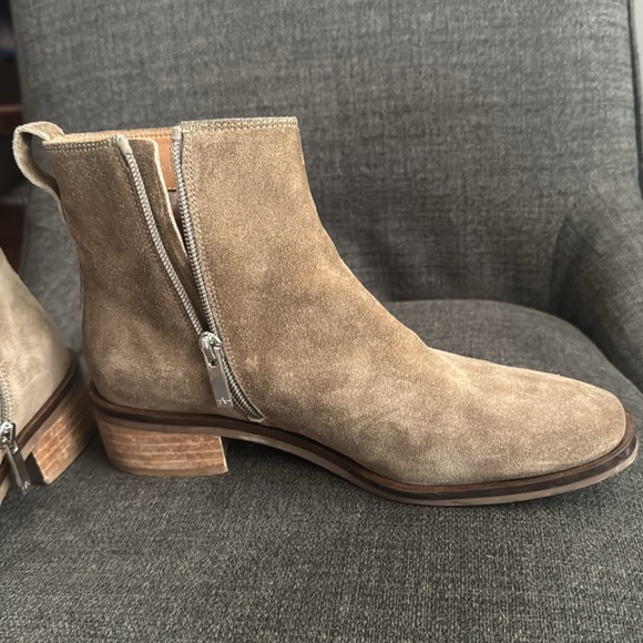 Gently worn Aquatalia booties in size 7.5 - Picture 3 of 7